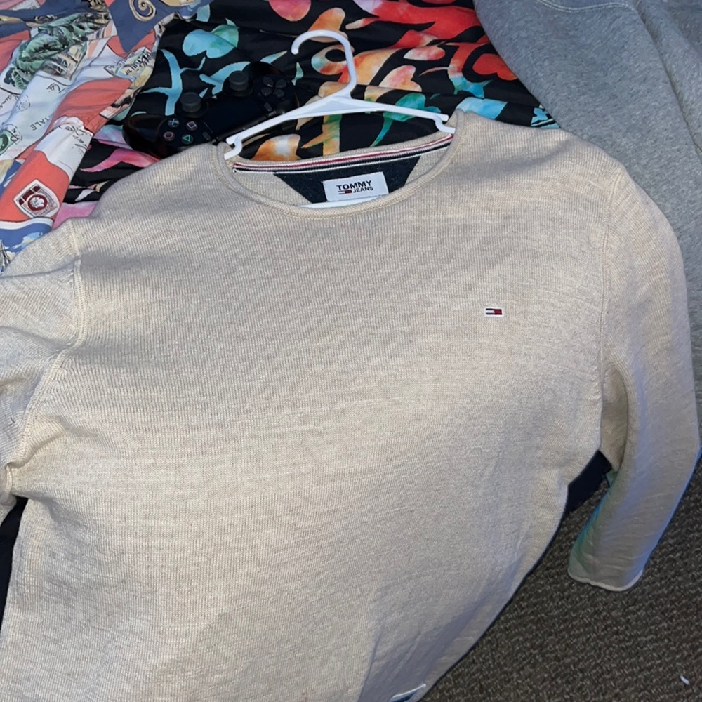 Tommy sweater